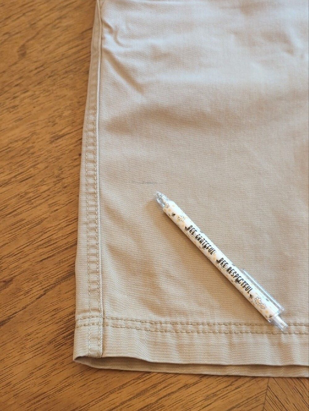 Izod Men's Khaki Flat-Front Chino Shorts - Picture 9 of 9